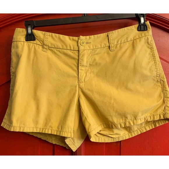 The Gap Hadley Short Shorts Yellow Gold  EUC Not a Spot on Them Summer EUC Sze 4 - Picture 1 of 3